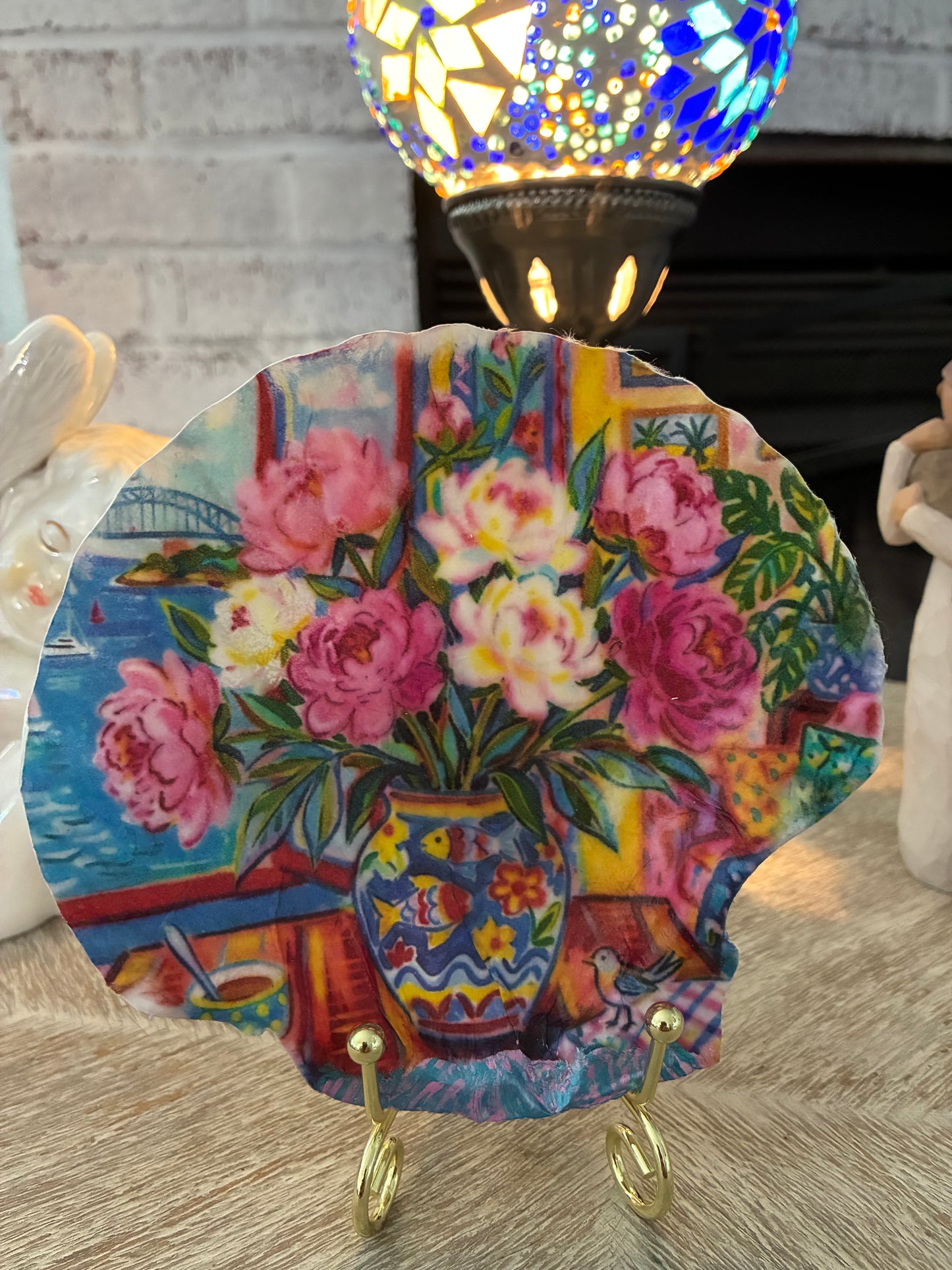 Large Scallop Shell colorful image of Sidney