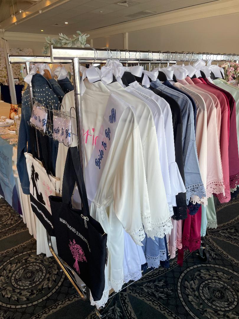 Bride & Bridal Party Lace Trim Robes