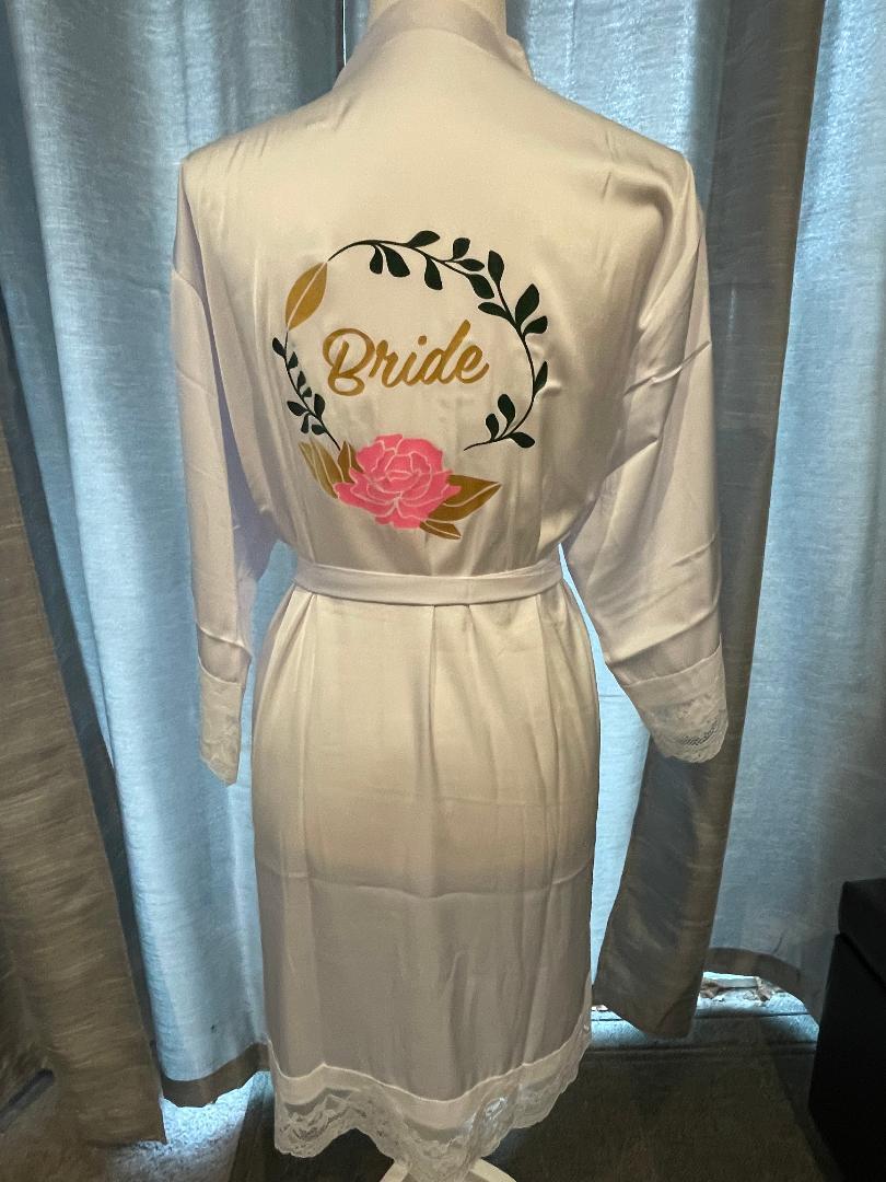 Bride & Bridal Party Lace Trim Robes