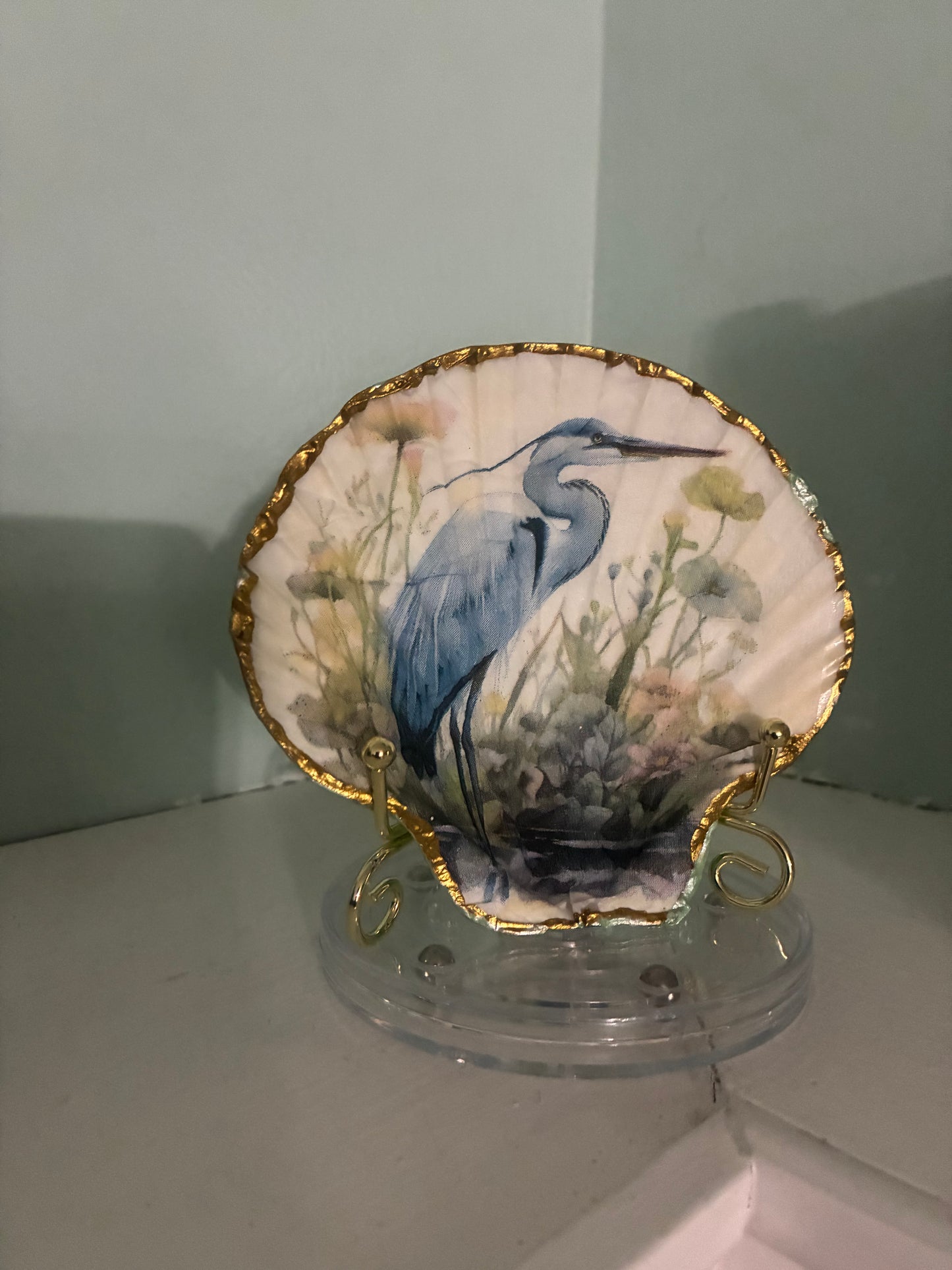 Large Scallop Shell Blue Heron