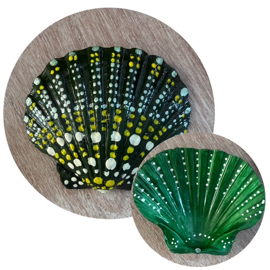 Large Scallop Shell Dark Green, Yellow and White