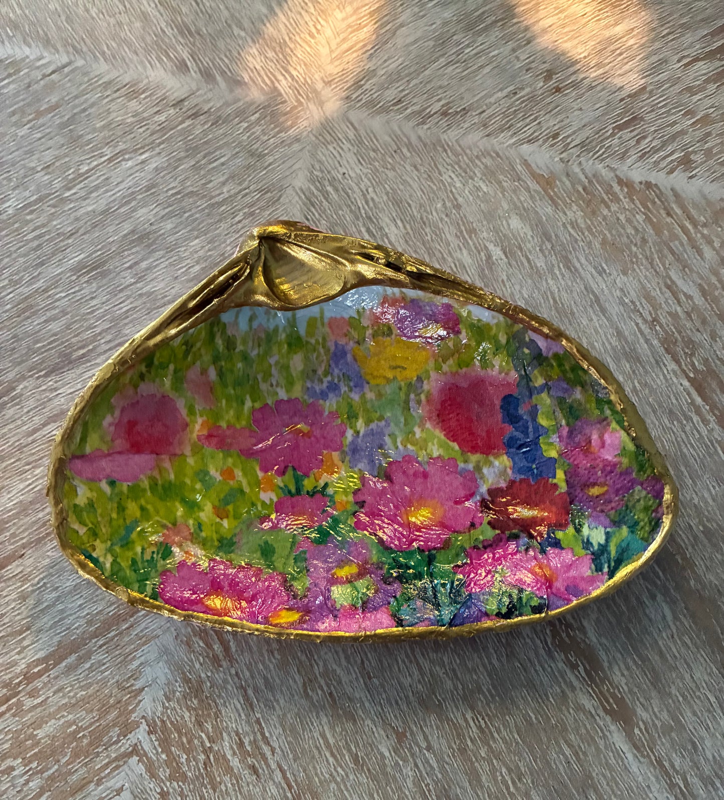 Extra Large Garden Flowers Clam Shell