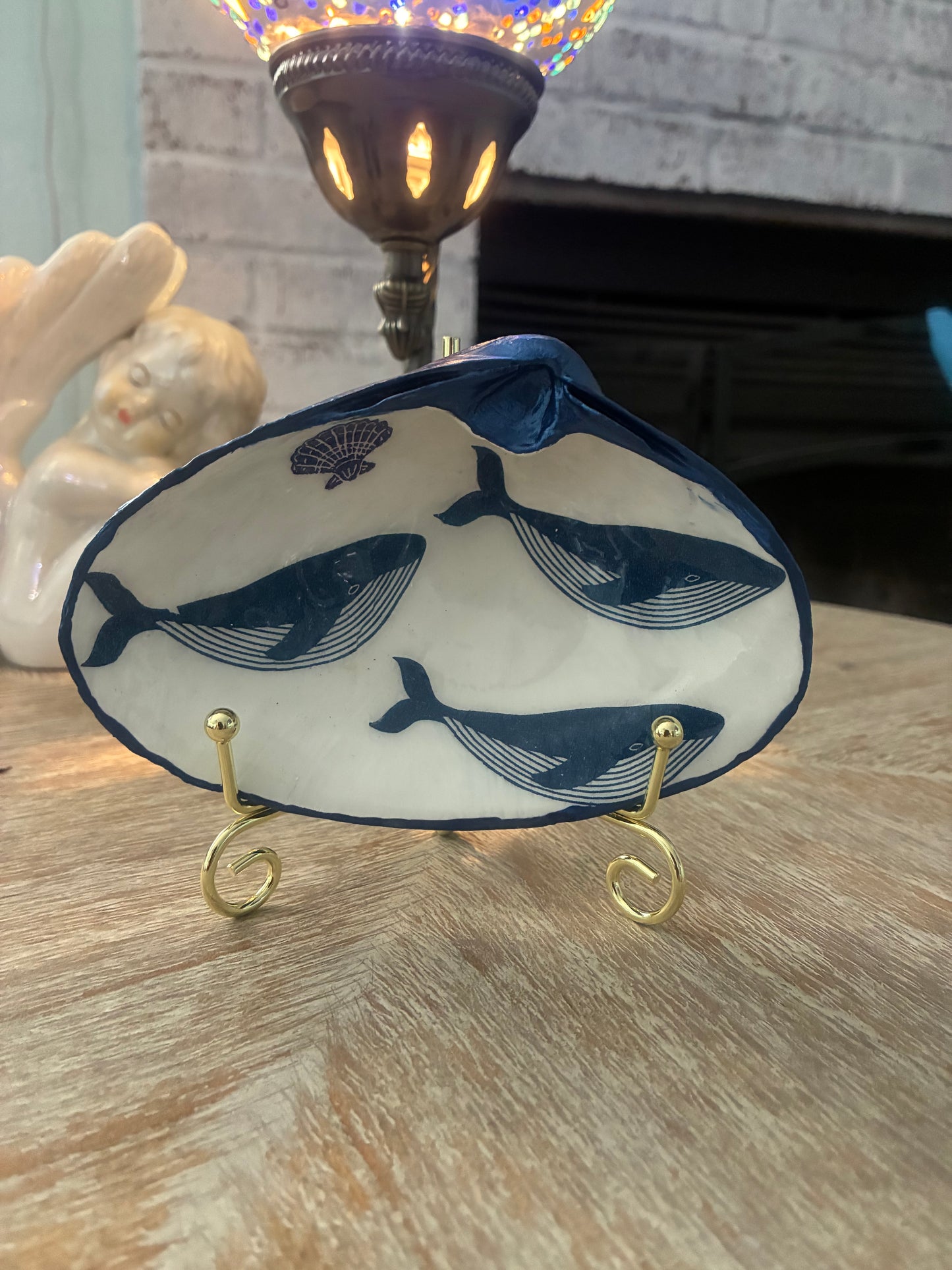 Whales on Extra Large Clam Shell