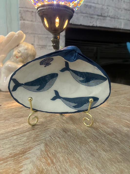 Whales on Extra Large Clam Shell