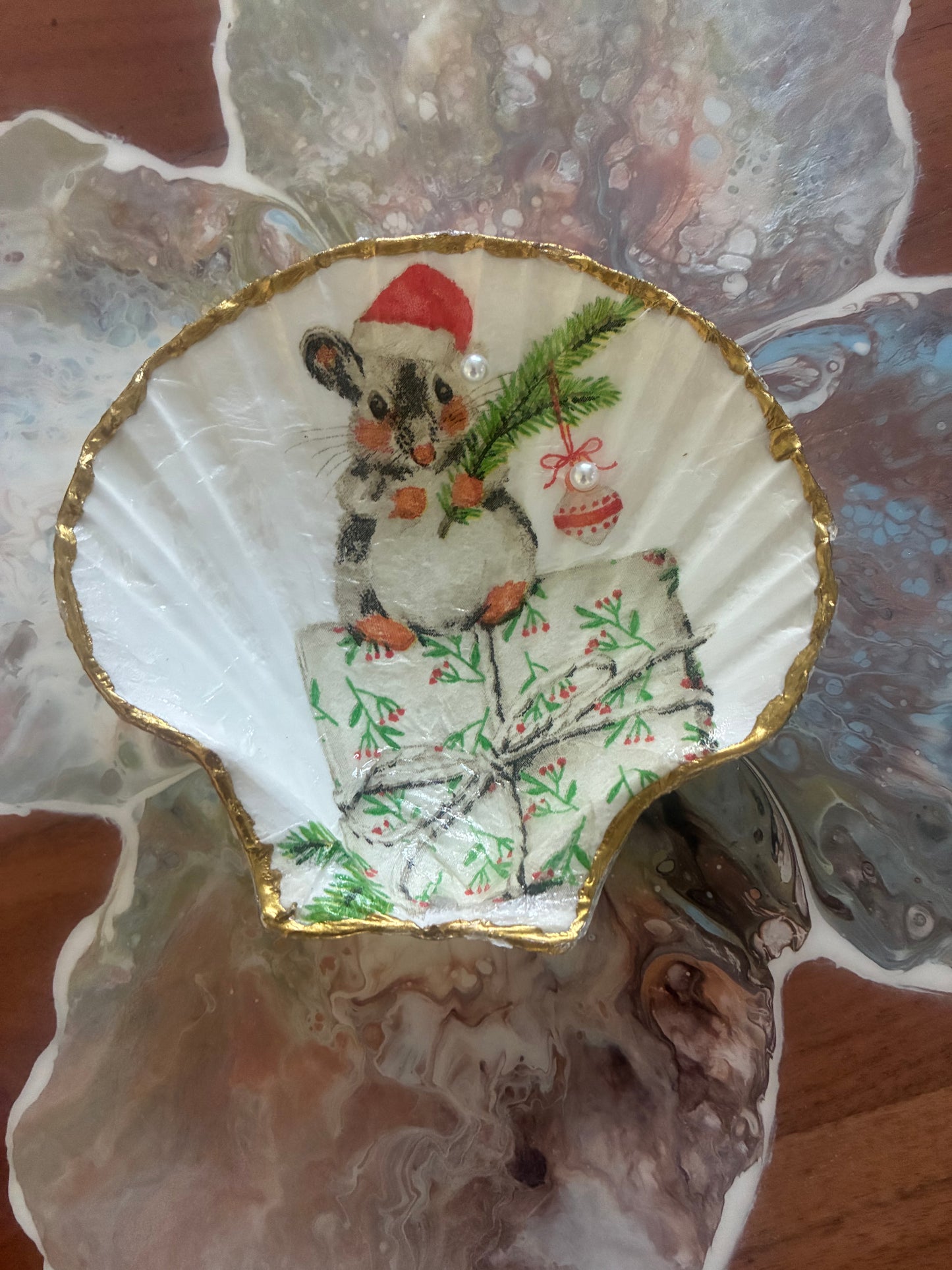 Christmas Mouse on Large Scallop Shell