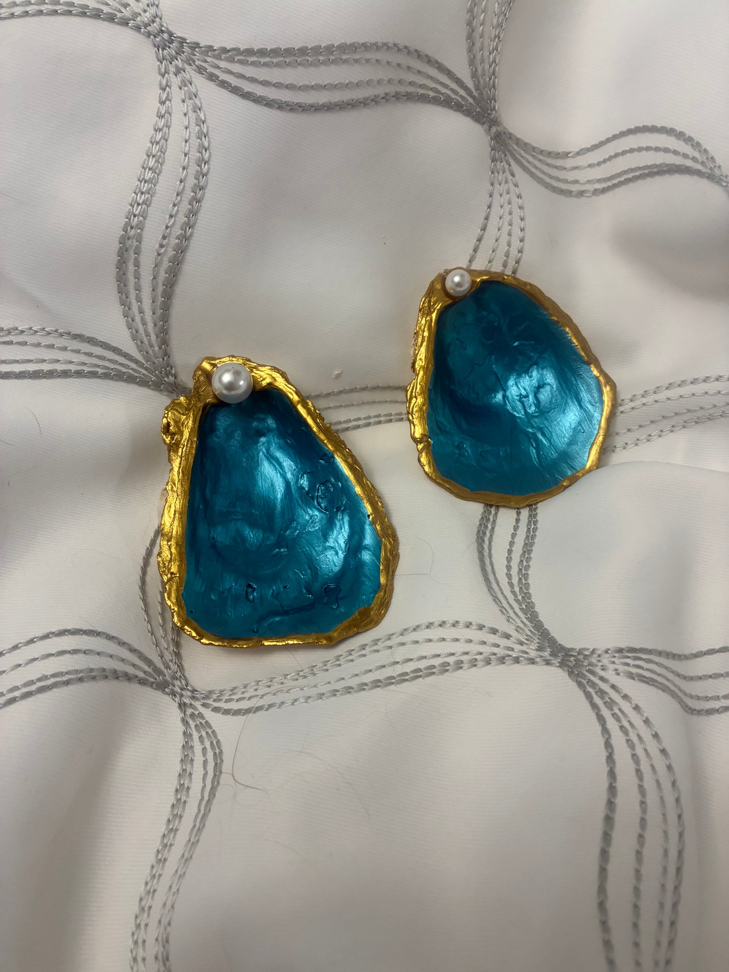 Metallic Oyster Shell Trinket Dish with Peral