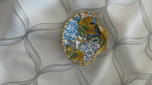 Large Scallop Summer  Blue Tiles with Lemon